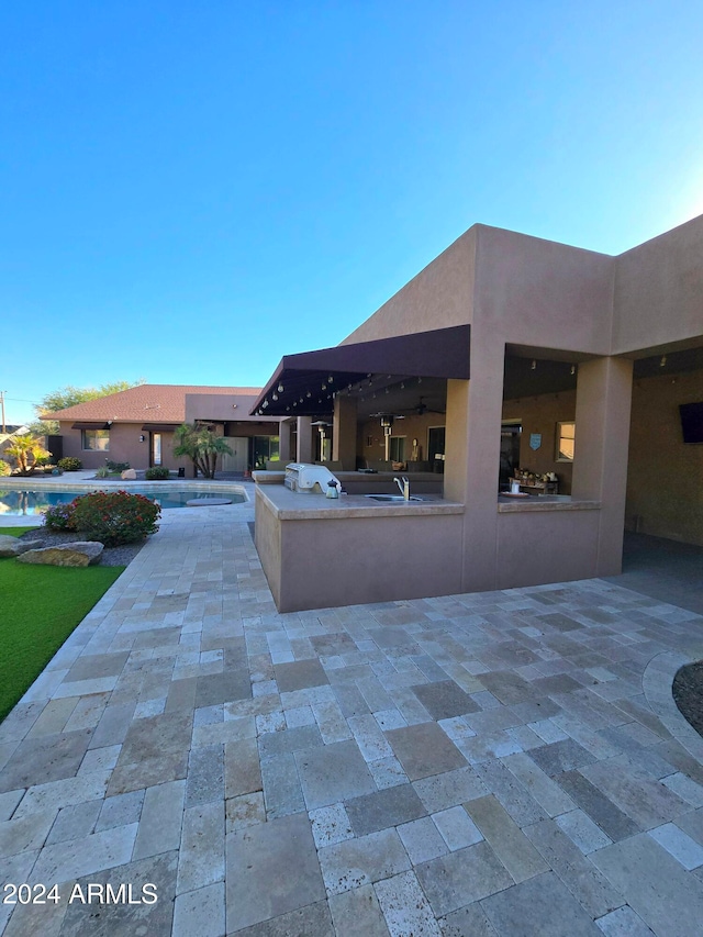 view of patio / terrace with an outdoor kitchen