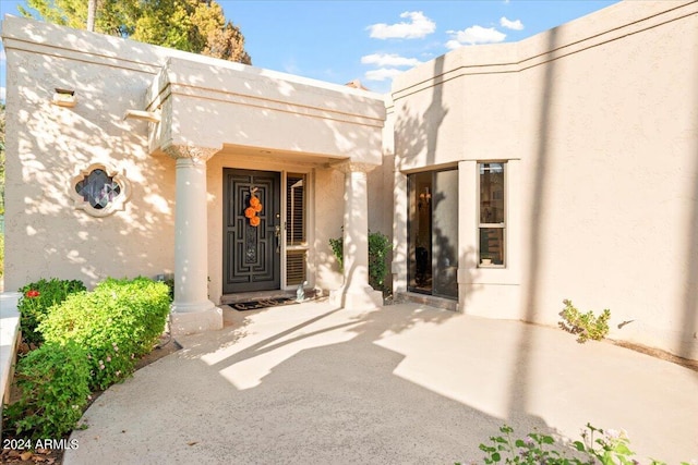 8638 E Paraiso Dr, Scottsdale, AZ 85255 - doorway to property with stucco siding