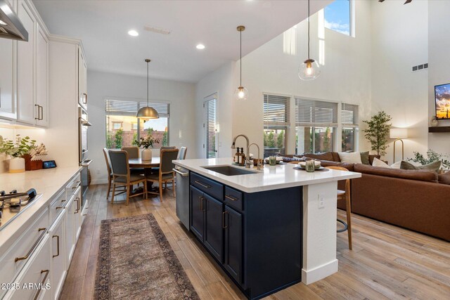 5661 S Dante, Mesa, AZ 85212 - kitchen featuring a sink, open floor plan, light wood-style flooring, white cabinetry, and recessed lighting