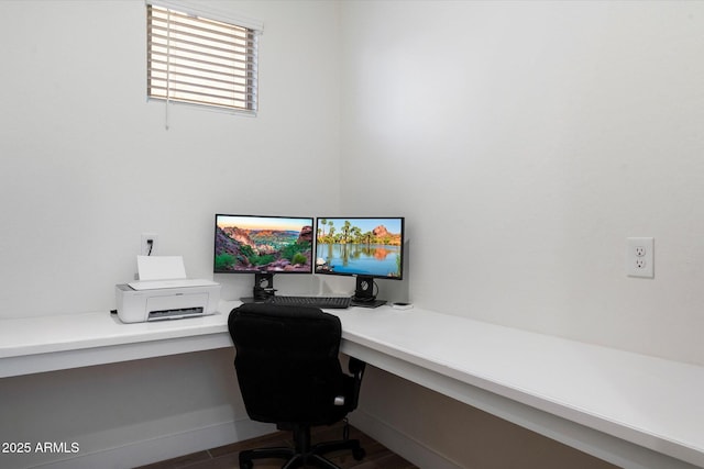 5661 S Dante, Mesa, AZ 85212 - office space with built in study area and baseboards