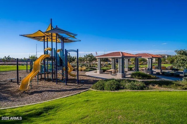 5661 S Dante, Mesa, AZ 85212 - community playground with a gazebo and a lawn