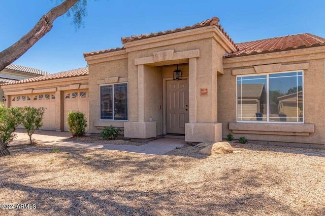 view of front of home featuring a garage