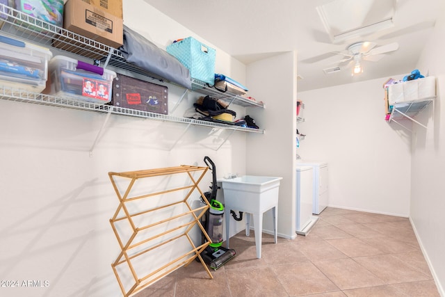 laundry room with washing machine and dryer, ceiling fan, and light tile patterned flooring