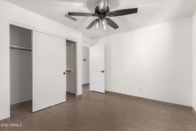 unfurnished bedroom with ceiling fan and a closet