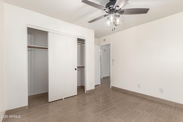 unfurnished bedroom featuring ceiling fan and a closet