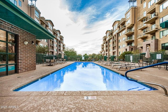 2302 N Central Ave Unit 206, Phoenix, AZ 85004 - community pool with a patio area