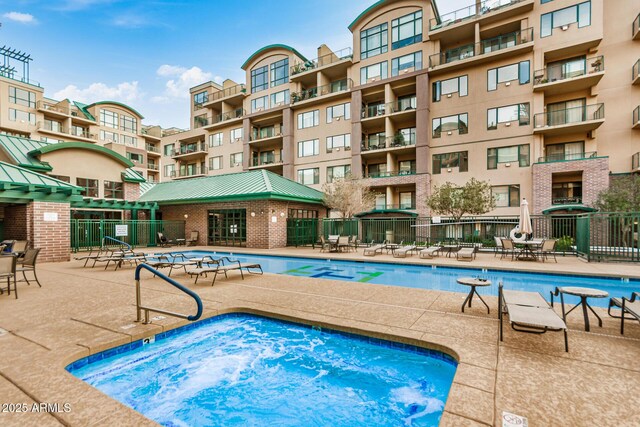 2302 N Central Ave Unit 206, Phoenix, AZ 85004 - community pool with a community hot tub and a patio area