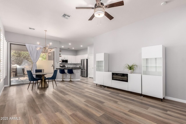 1925 W Olive Way, Chandler, AZ 85248 - living room featuring a chandelier, light wood-style floors, a ceiling fan, and baseboards