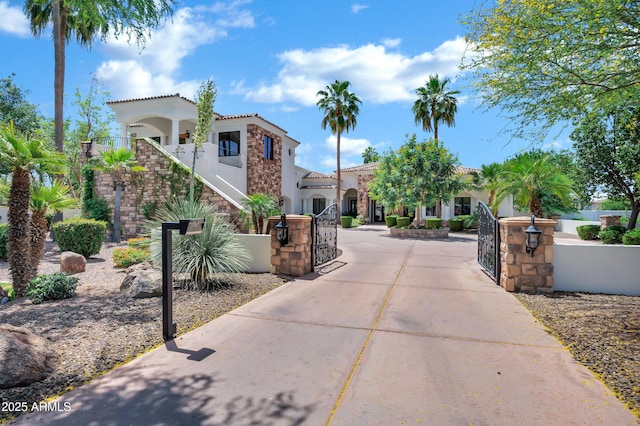 2527 E Beechnut Ct, Chandler, AZ 85249 - view of community featuring a gate, curved driveway, a fenced front yard, and stairs