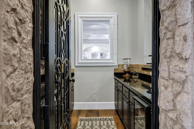 2527 E Beechnut Ct, Chandler, AZ 85249 - indoor bar with wine cooler, wood finished floors, and baseboards