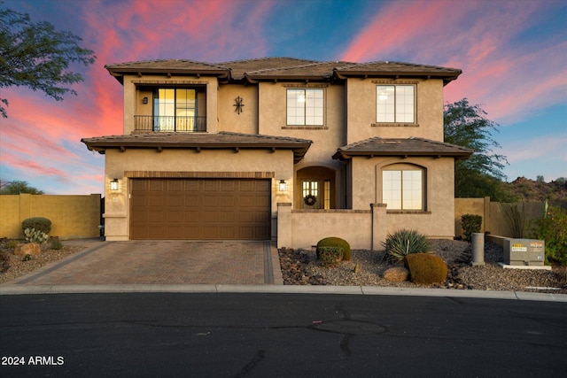 view of front facade featuring a garage