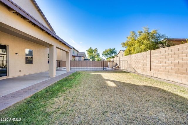 view of yard with a patio