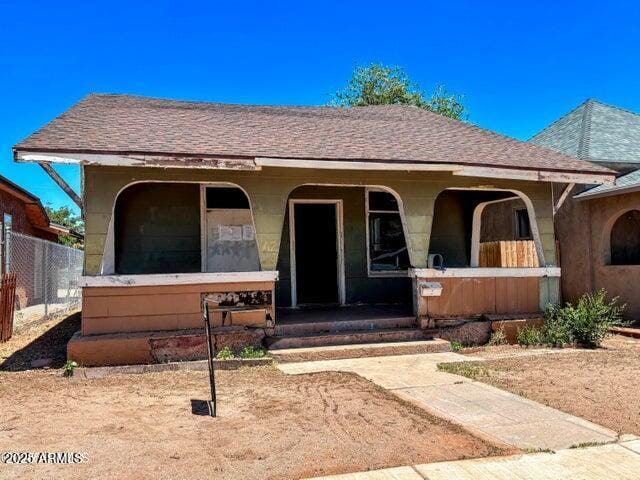 216 W Third St, Winslow, AZ 86047 - ranch-style house featuring covered porch and roof with shingles