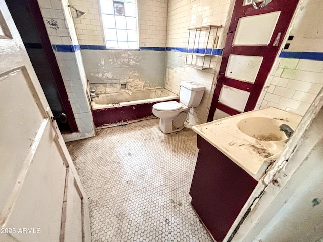 216 W Third St, Winslow, AZ 86047 - bathroom featuring vanity and bathtub / shower combination
