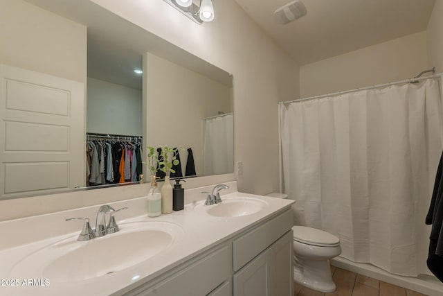 948 E Wiley Way, Casa Grande, AZ 85122 - full bath featuring toilet, double vanity, a walk in closet, and curtained shower