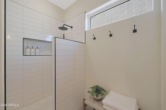 bathroom featuring tiled shower