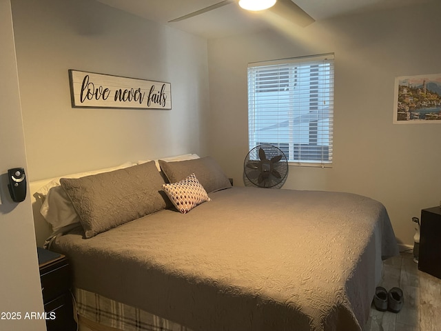 bedroom with ceiling fan