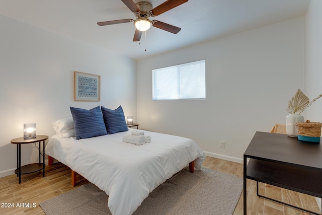 bedroom with ceiling fan