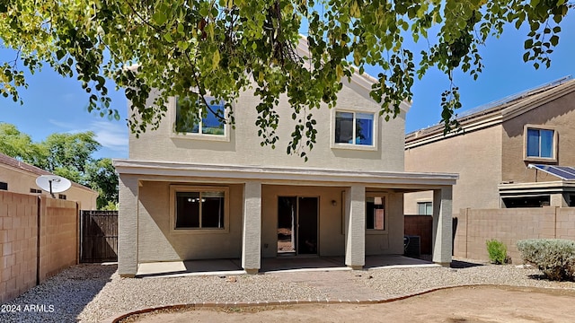 view of front of property featuring a patio area