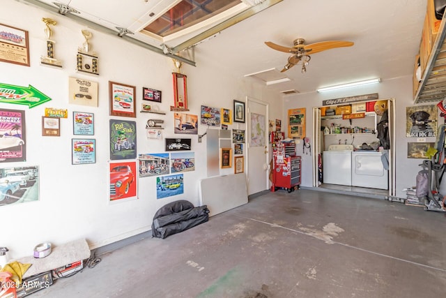 garage with ceiling fan, visible vents, and washer and clothes dryer