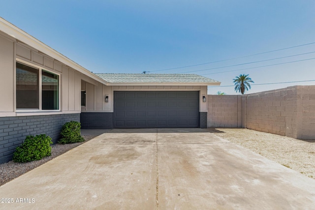 13805 N 31st Ave, Phoenix, AZ 85053 - garage with driveway