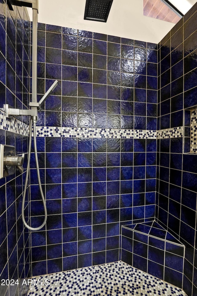 bathroom featuring tiled shower