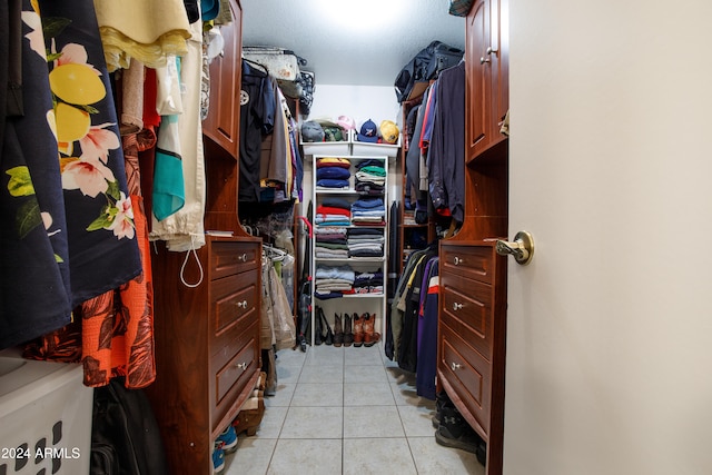 spacious closet featuring light tile patterned floors