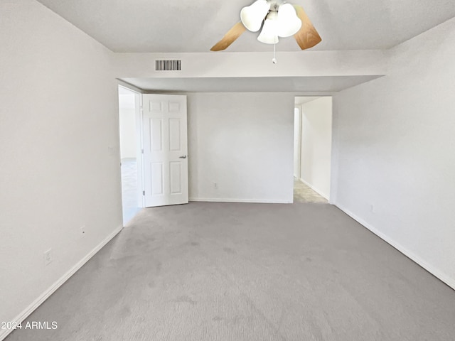 carpeted empty room featuring ceiling fan