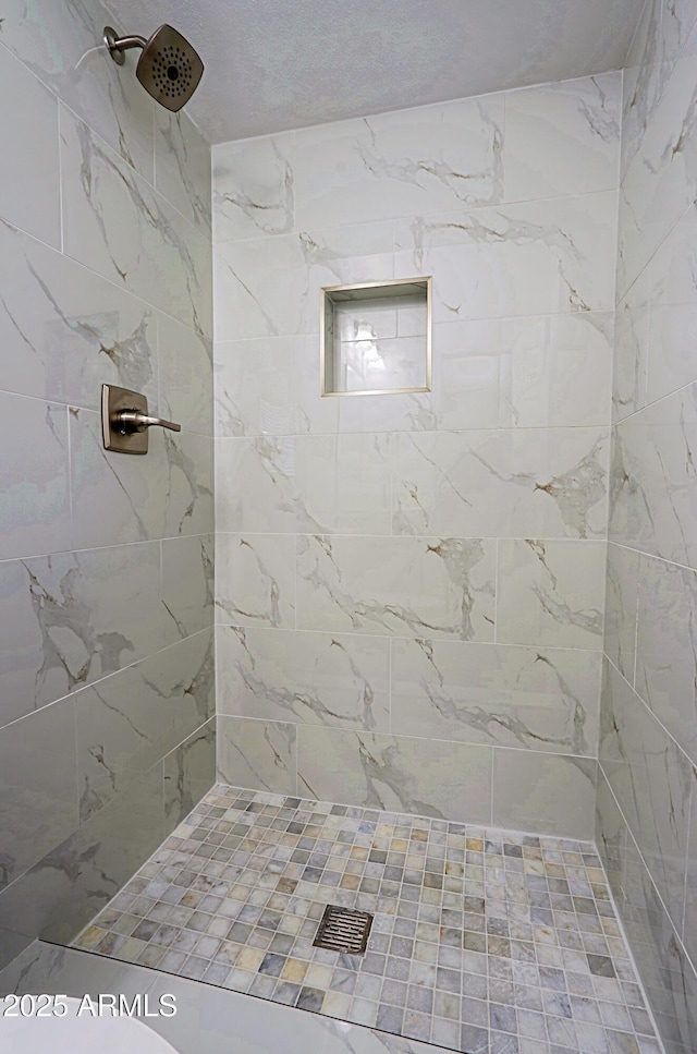 bathroom featuring tiled shower