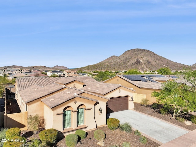 view of front of property featuring a mountain view and a garage