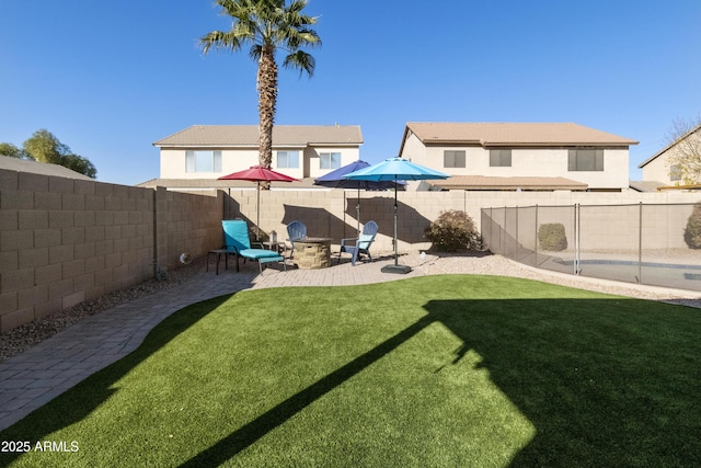 view of yard featuring a patio area