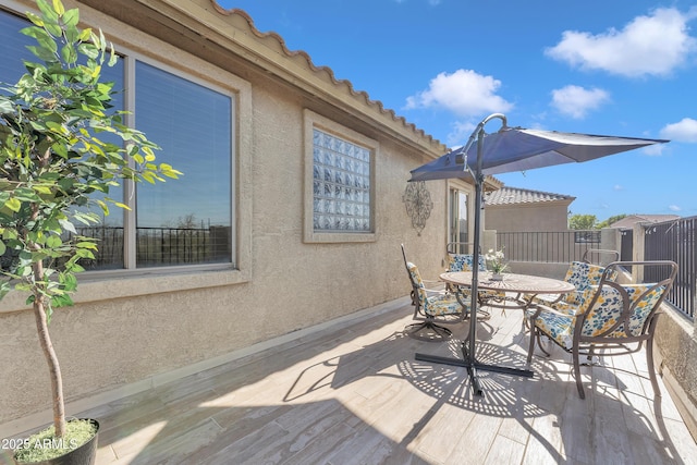 deck with fence and outdoor dining space