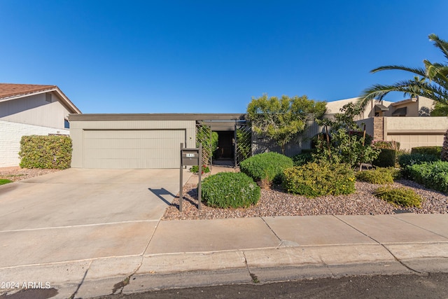 Listing photo 3 for 1412 E Commodore Pl, Tempe AZ 85283