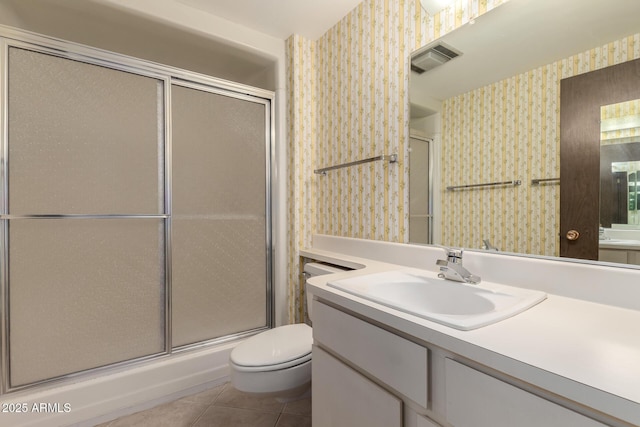 full bath featuring wallpapered walls, visible vents, toilet, tile patterned flooring, and an enclosed shower