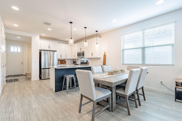 dining room with recessed lighting, baseboards, and visible vents