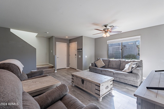 living room with light hardwood / wood-style floors and ceiling fan