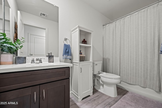 full bathroom featuring toilet, vanity, and shower / bath combo