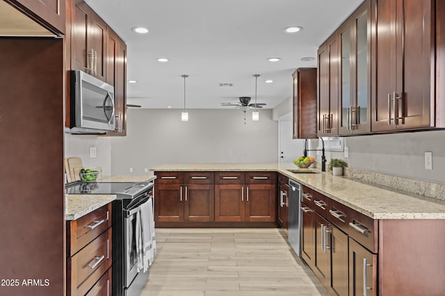 9917 W Cameo Dr, Sun City, AZ 85351 - kitchen with stainless steel appliances, a sink, a ceiling fan, recessed lighting, and a peninsula
