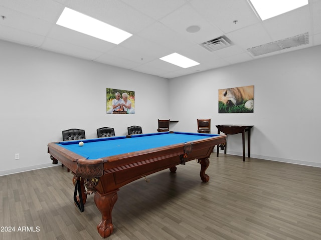 playroom featuring hardwood / wood-style flooring, a drop ceiling, and billiards