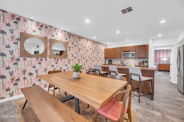4020 N 34th St, Phoenix, AZ 85018 - dining room with recessed lighting, wallpapered walls, visible vents, and baseboards