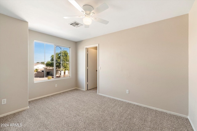 carpeted empty room featuring ceiling fan