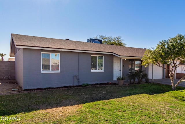 ranch-style house featuring a front lawn and a garage