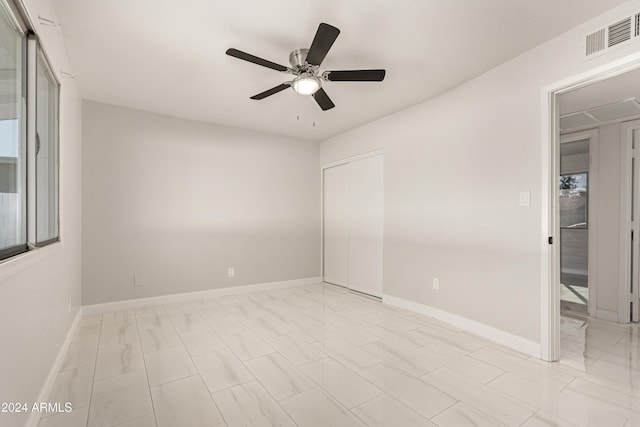 empty room featuring ceiling fan