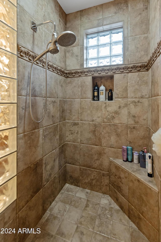 bathroom featuring a tile shower