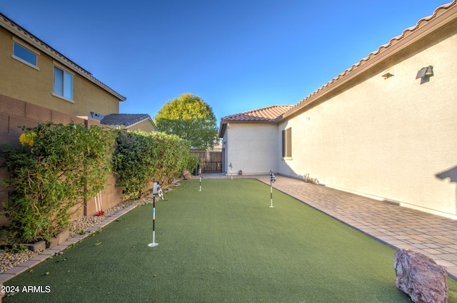 view of yard featuring a patio area