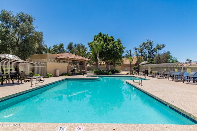 319 N Riata St, Gilbert, AZ 85234 - community pool with a patio