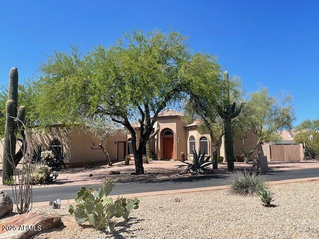 view of front of property featuring stucco siding