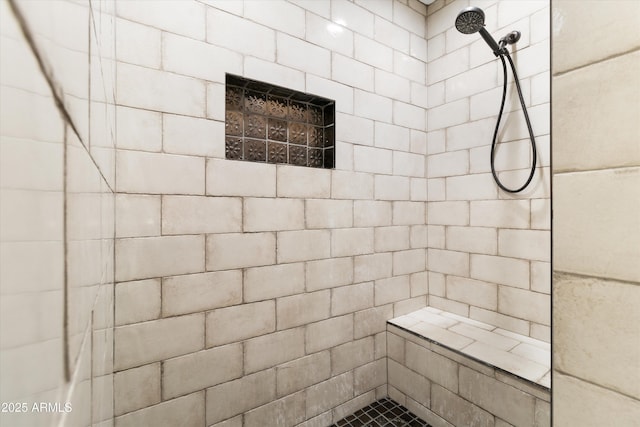 bathroom featuring a tile shower