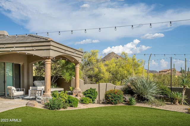 view of yard featuring a patio