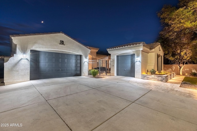 view of front facade featuring a garage